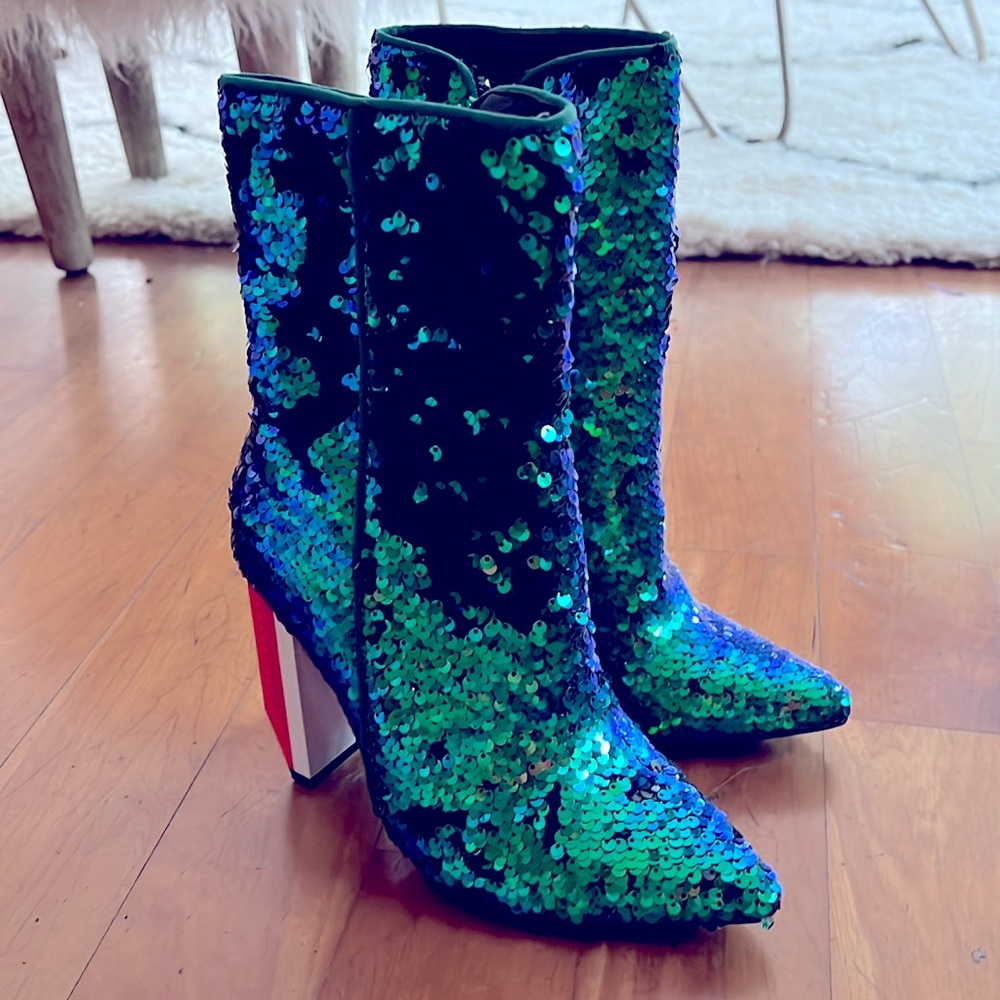 Blue/Green sequin boots! Sz 6! Reflector Heel!